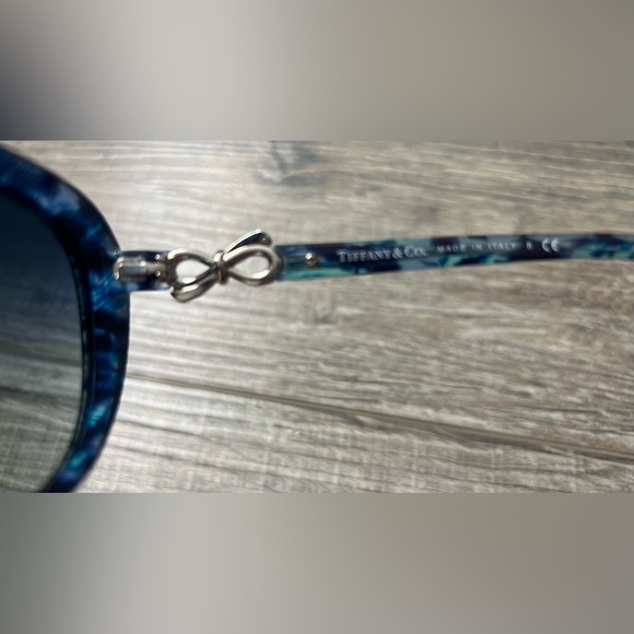 Tiffany & Co. Marbled Blue Cat Eye Sunglasses - Picture 8 of 12